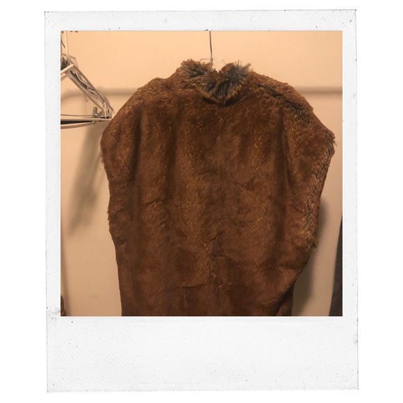 Juicy Couture Faux Fur Vest - Picture 3 of 3